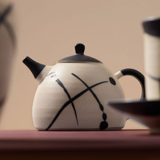 Teapot by Hiroyuki Onuki