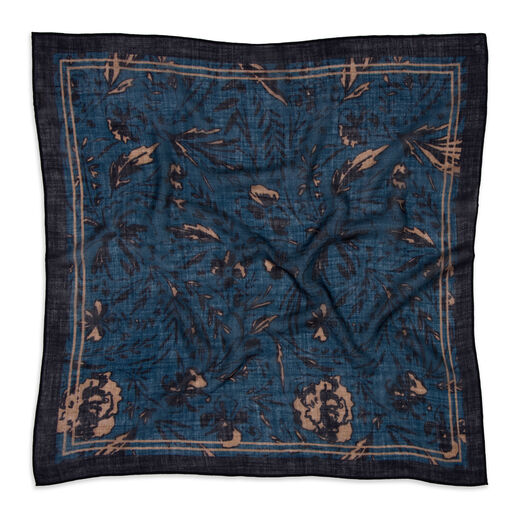Lightweight wool wool scarf with floral pattern