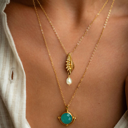 Seashell pendant necklace by Ottoman Hands