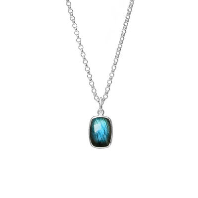 Labradorite pendant necklace by Mirabelle