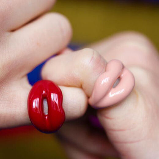 Classic red Hotlips ring by Solange - small