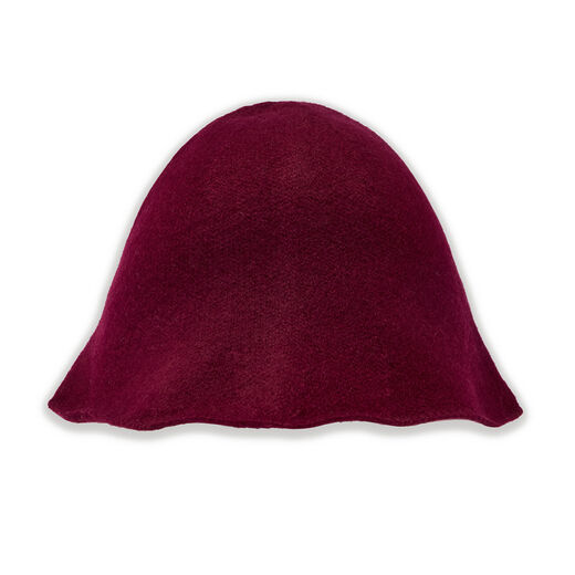 Soft cashmere cloche hat by the warm burgundy colour