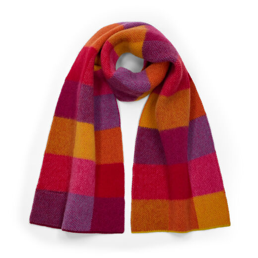Soft wool scarf with pink and orange checked pattern 