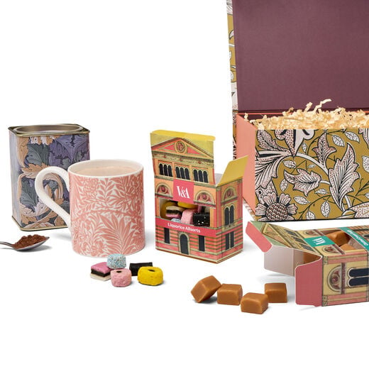 V&A Hot Chocolate & Treats gift box