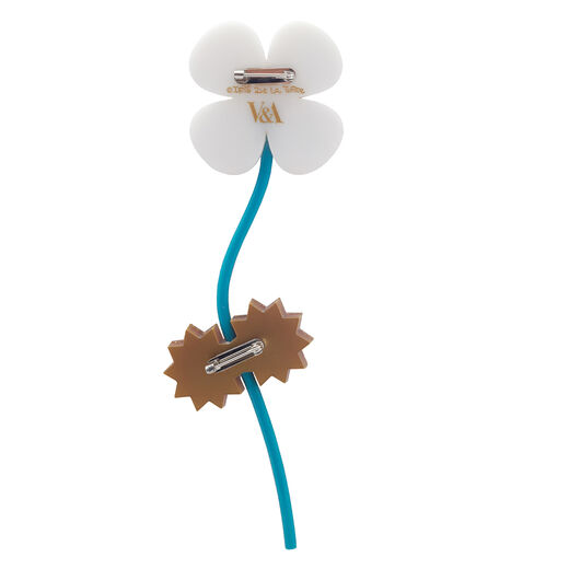 Orange blossom brooch by Iris De La Torre