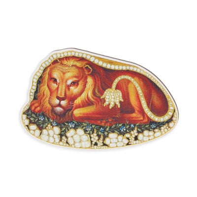 Gilded lion magnet