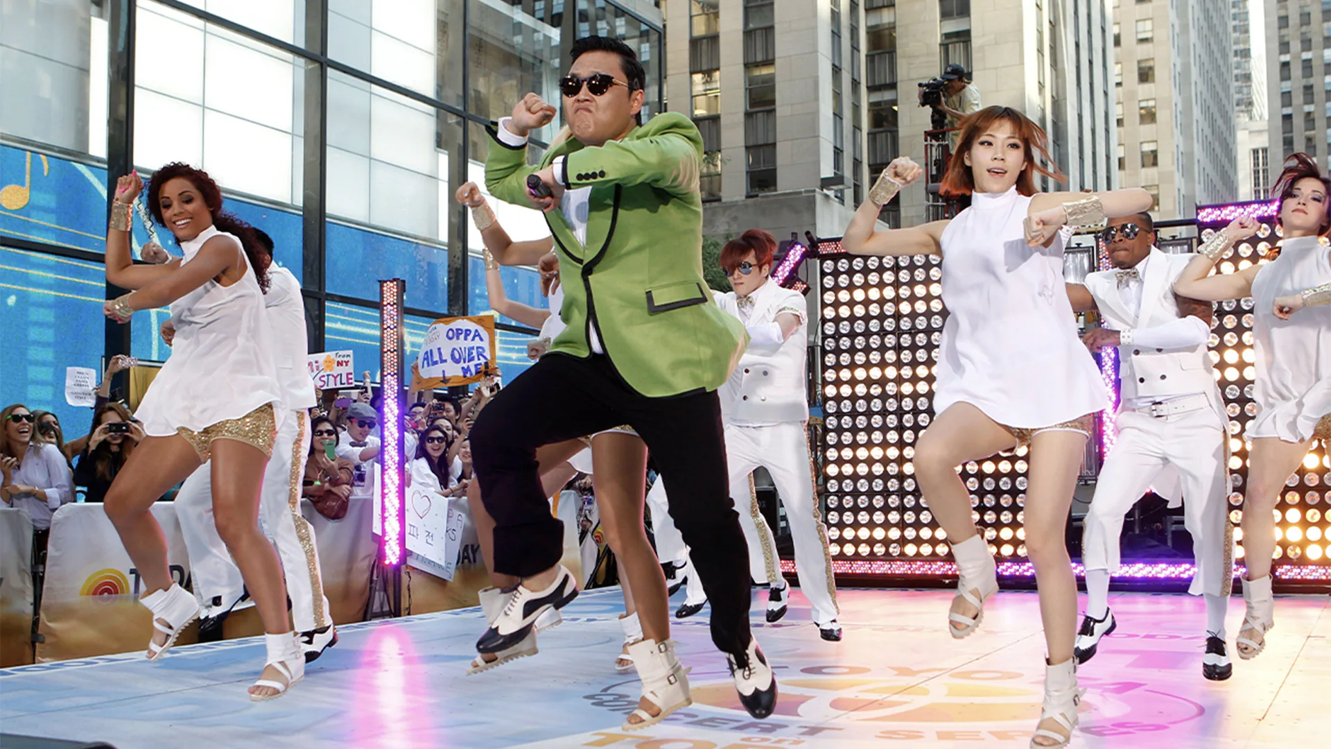 Psy performs Gangnam Style