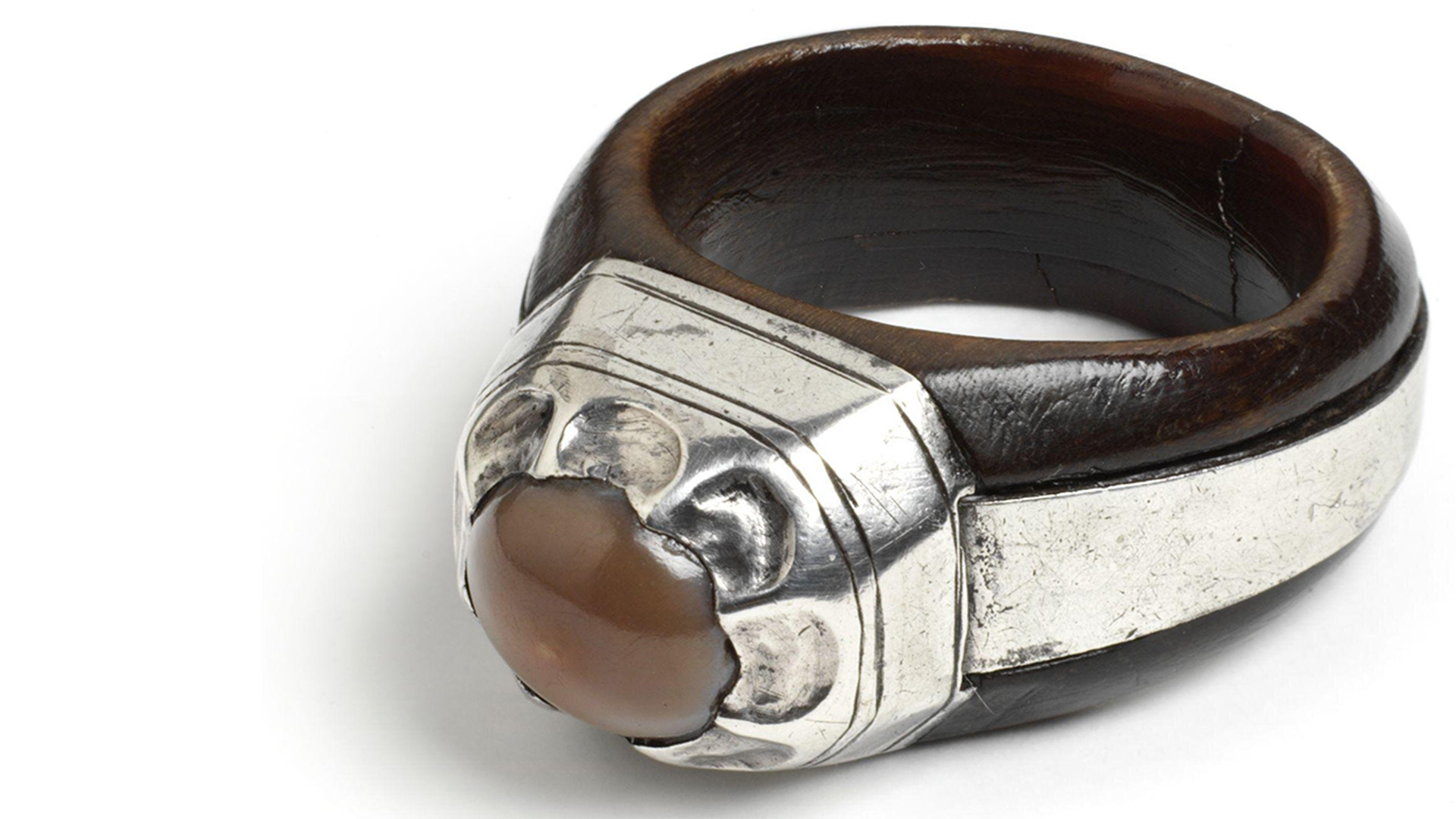 Silver and horn ring with brown toadstone