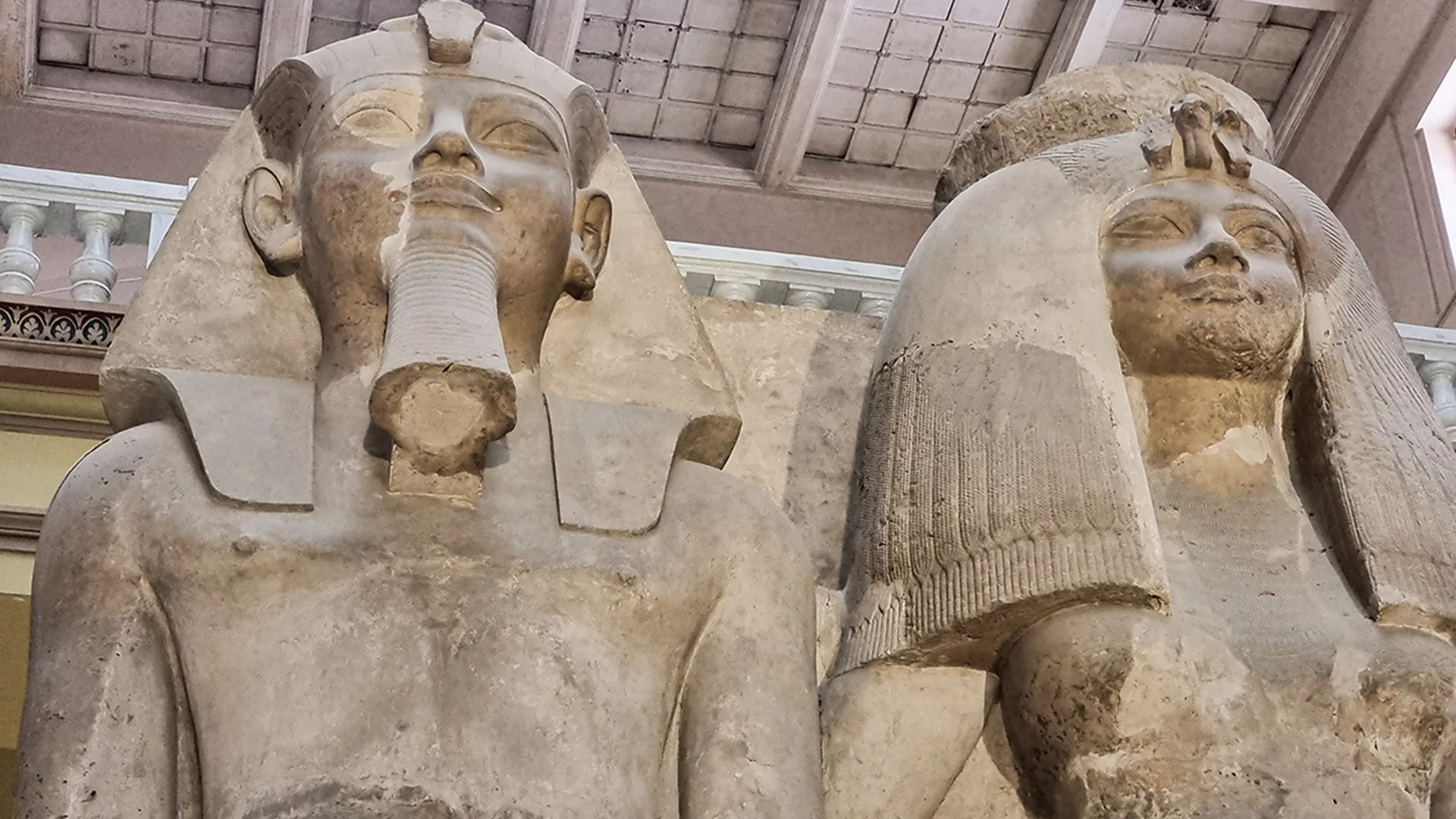 Huge seated statues of pharaohs