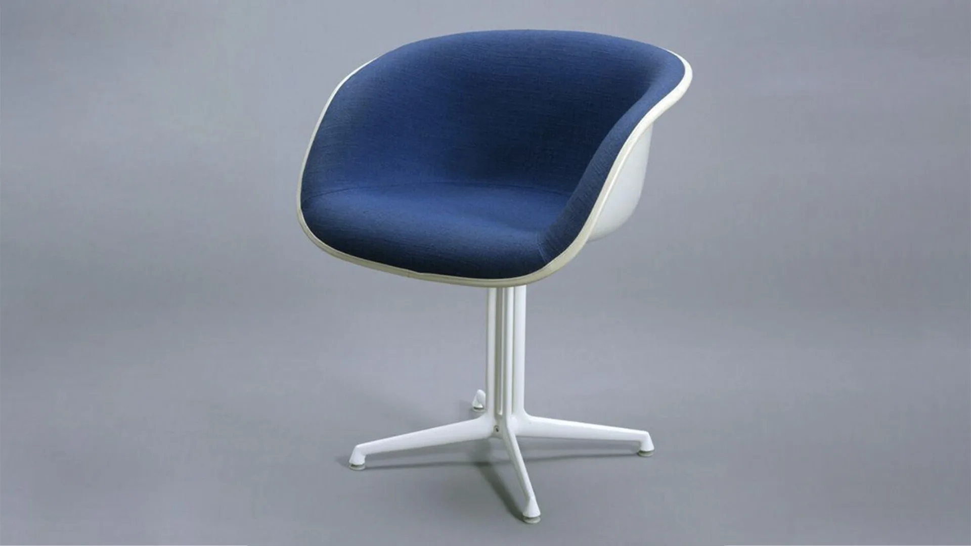 Blue and white fibreglass armchair 