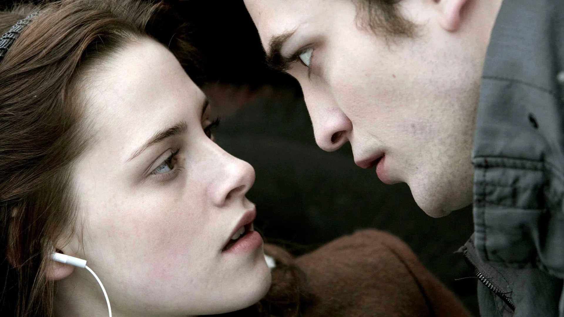 A still from the movie Twilight showing the characters Bella and Edward in an intense locked closeup view of eachother